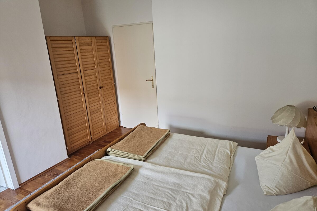 Zweites Schlafzimmer der Wohnung im Provianthaus