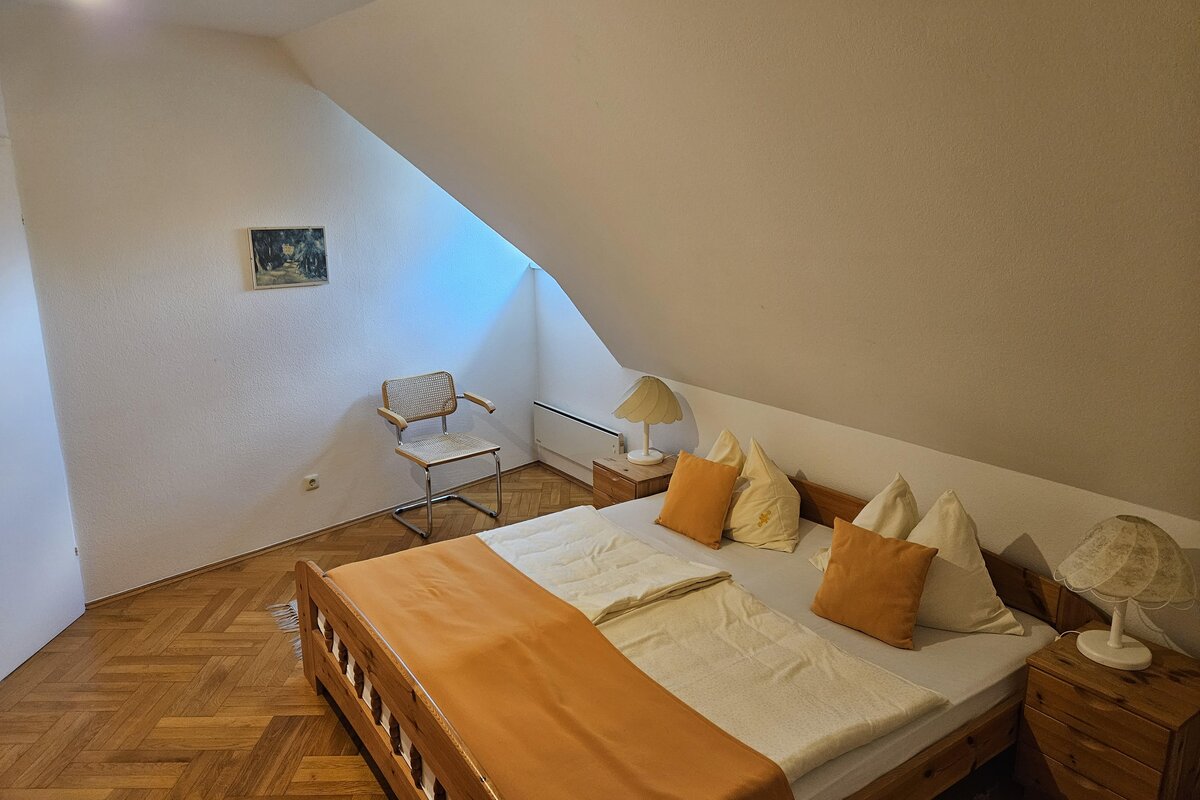 Helles Schlafzimmer im Provianthaus zu Bad Radkersburg