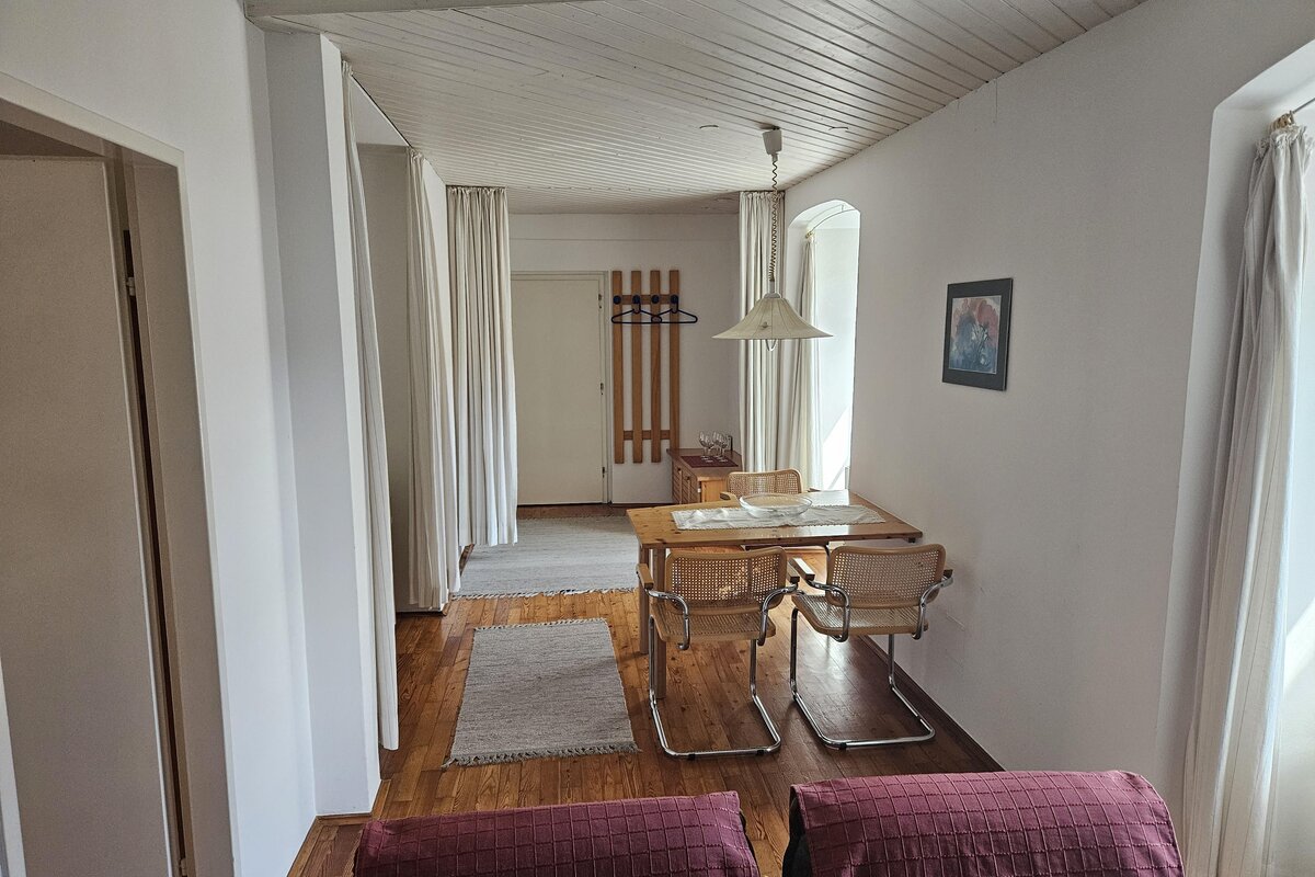 Weiterer Blick in den Wohnraum der ersten Wohnung im Provianthaus