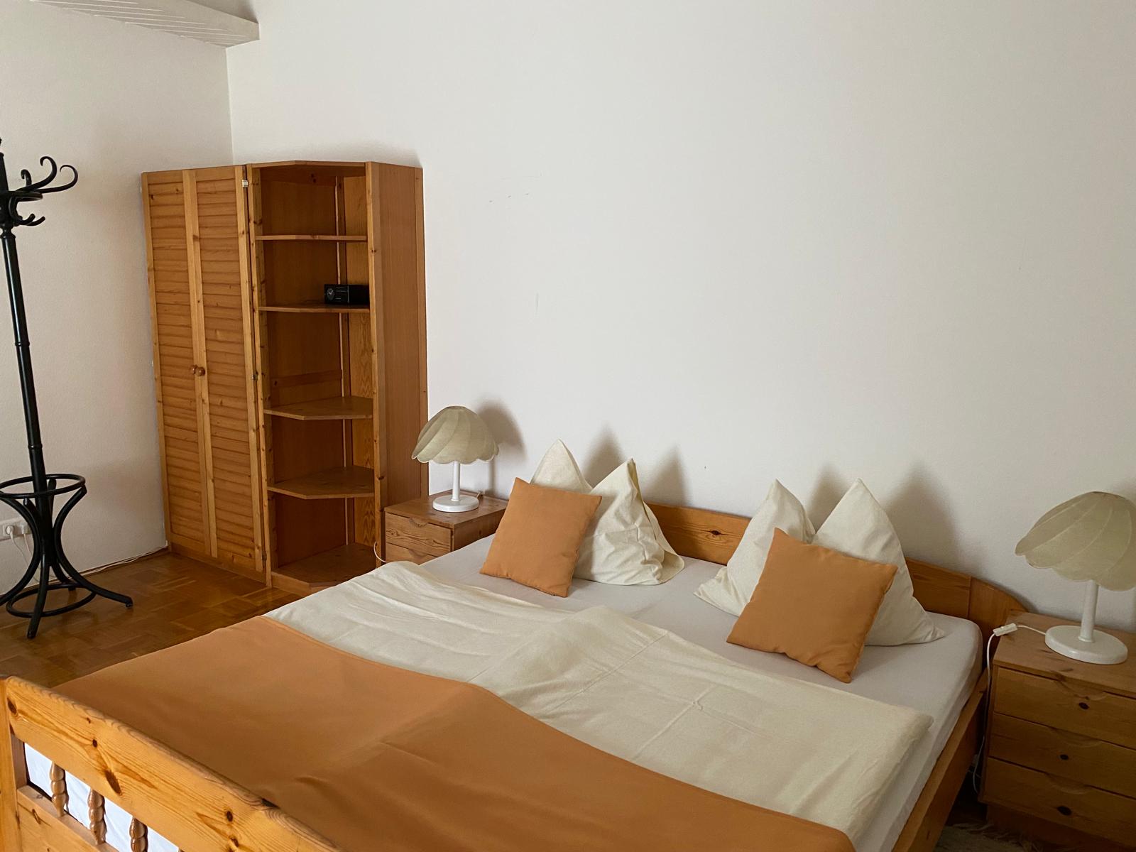 Weiterer Blick in den Wohnschlafraum des Appartements Typ A im Provianthaus
