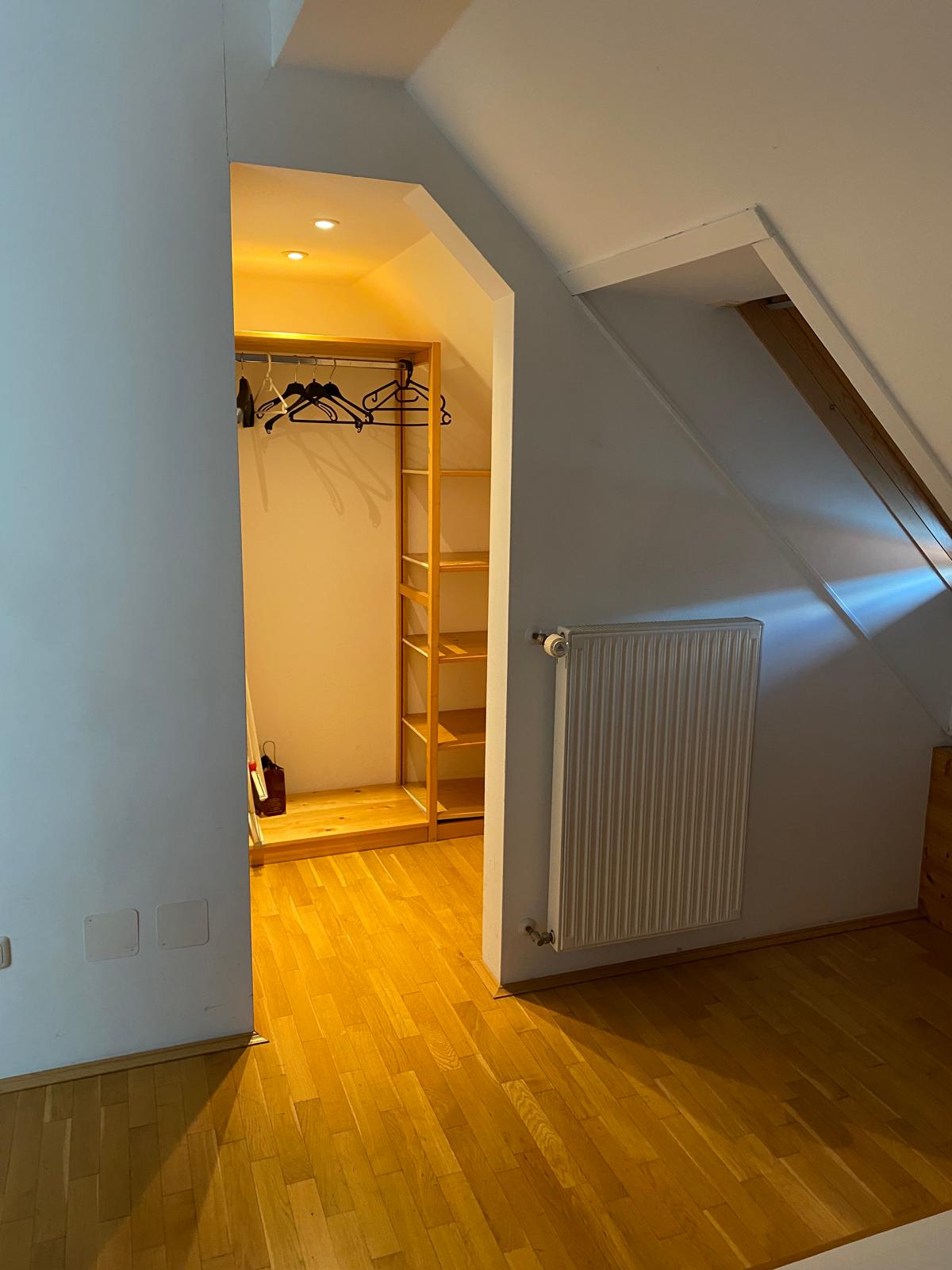 Weiterer Blick in den Schrankraum der zweiten Wohnung im Provianthaus