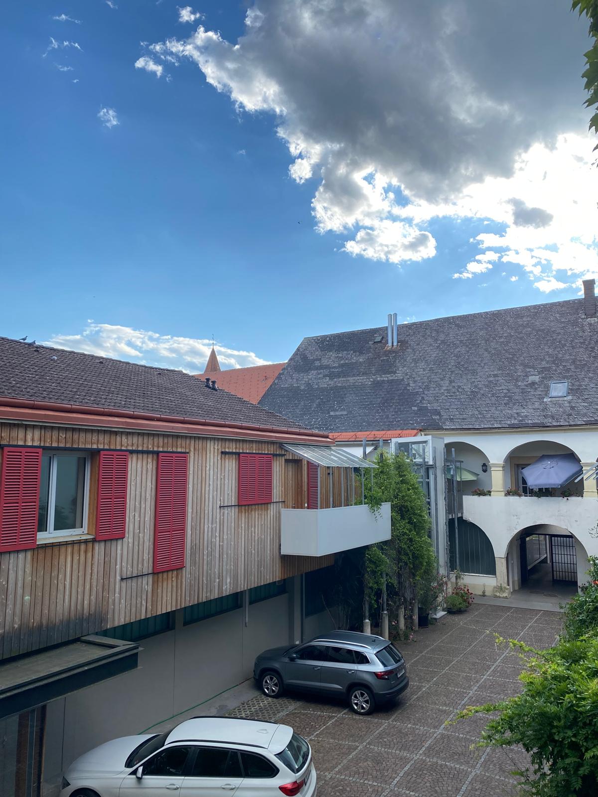 Blick vom Appartement Typ A in den Innenhof des Provianthauses